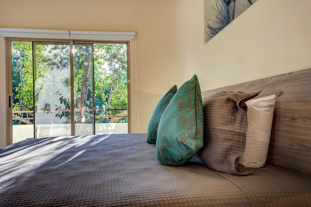 Honey 2 BRM sleeps 4 balcony