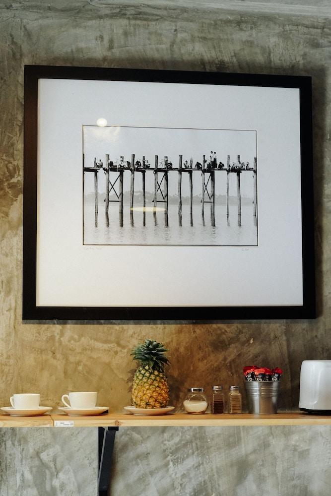 Some Rest Hostel Khao San