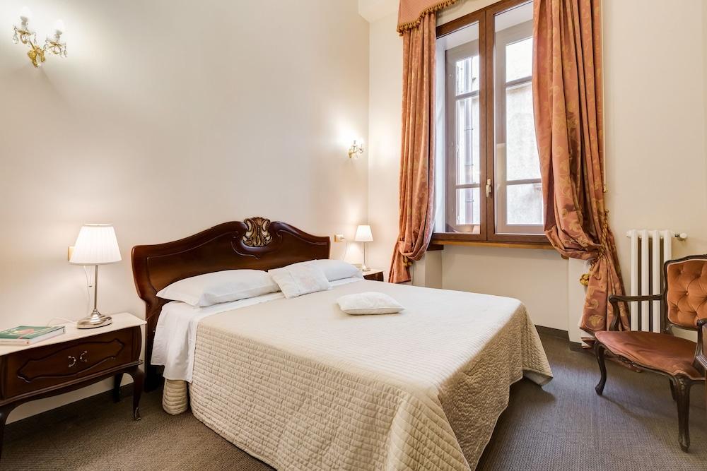 Affreschi Su Roma Luxury B&B