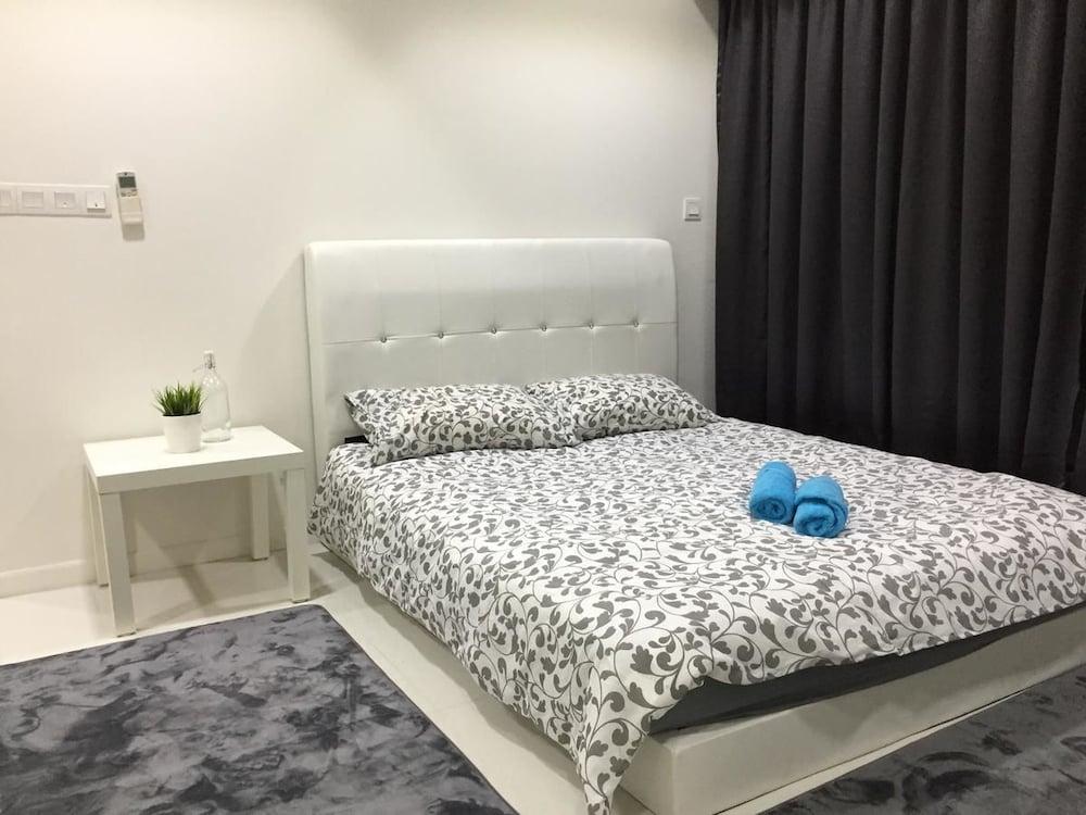 Summer Suites Kenneth