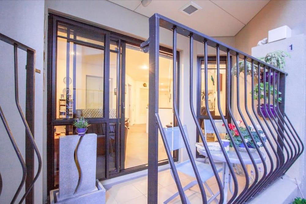 Beautiful Apartment With Patio