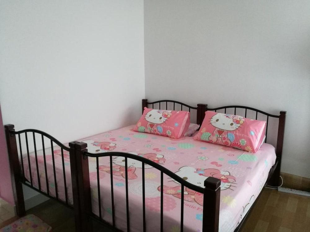 Japanese Home Hello Kitty - Hostel
