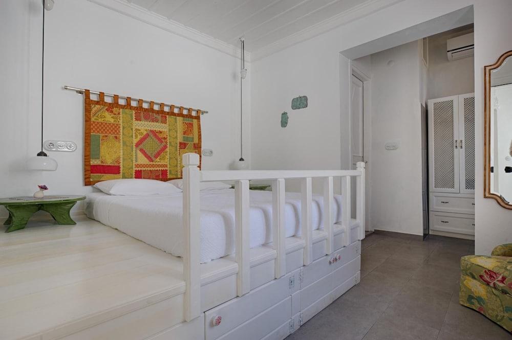 Amaranda Ada Evi - Adults Only