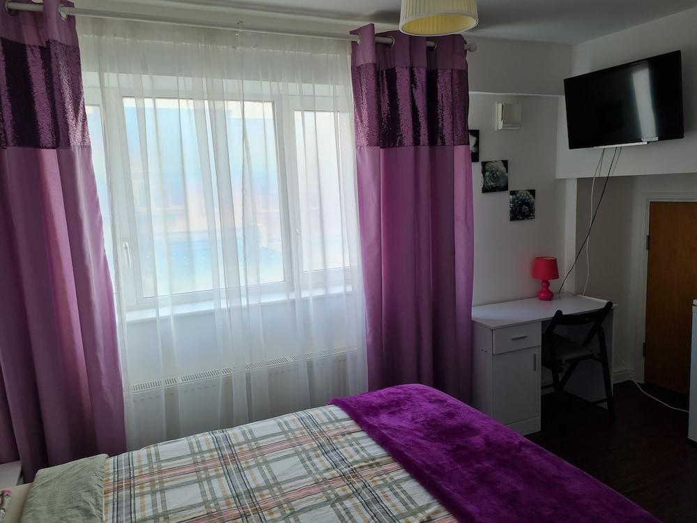 TravelStop #London-Ealing