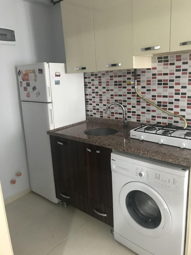 Zoviya Hill White Apart