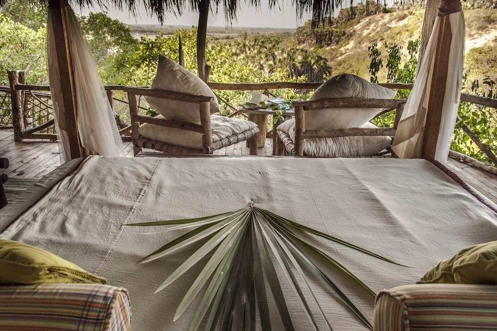 H12 Delta Dunes Lodge