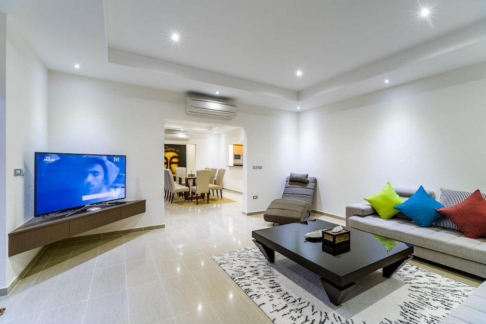 Luxury Pool Villa 608