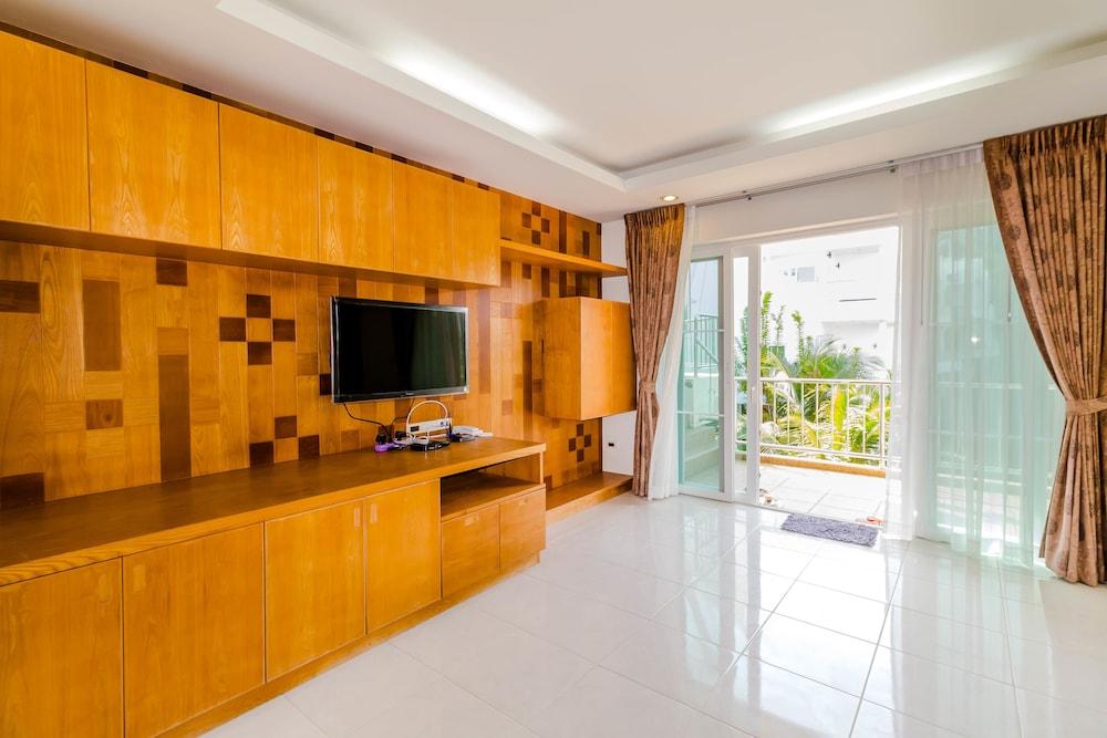 Chalong Hill Tropical Garden Homes