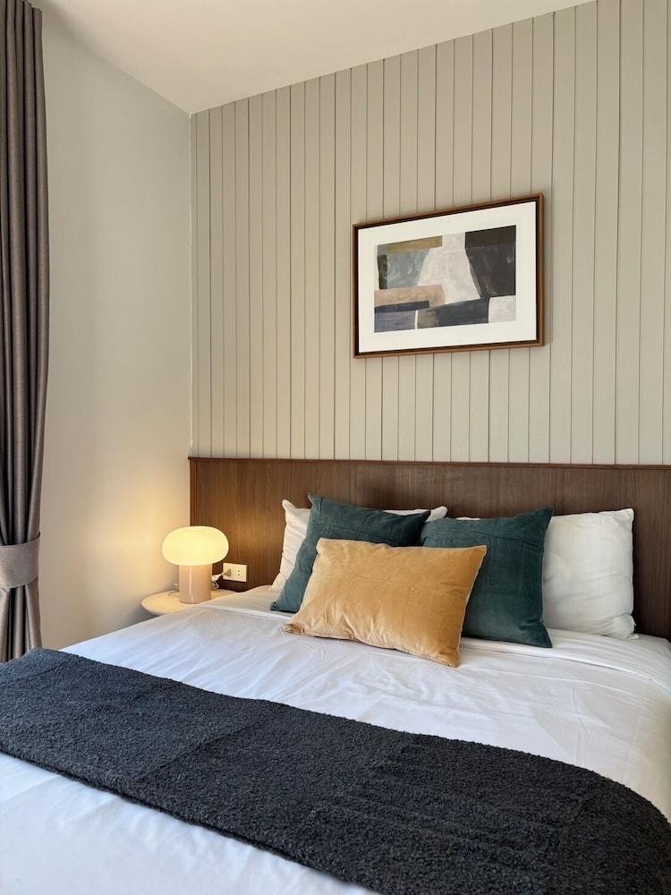 Seastar Hotel And Service Apartment