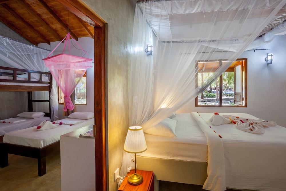 De Silva Palm Resort