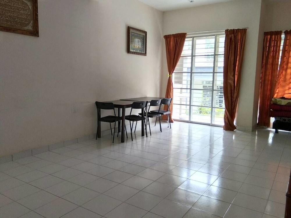 Nadrah Putrajaya Homestay