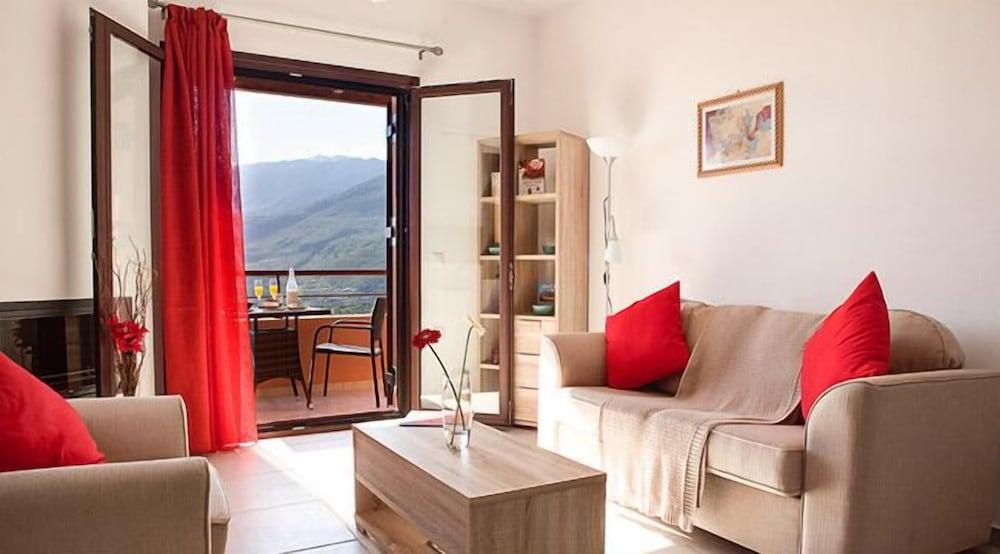 Daphne-Morfi Village