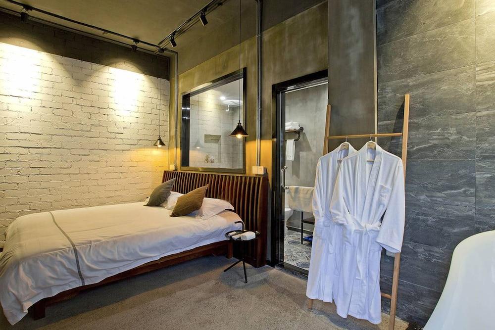 Zero Five One Seven Inn