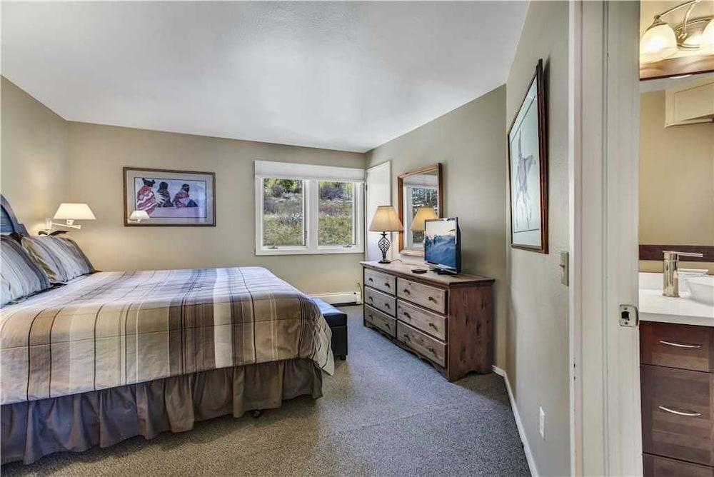 Woodbridge 19C - 2 Bedrooms Condo