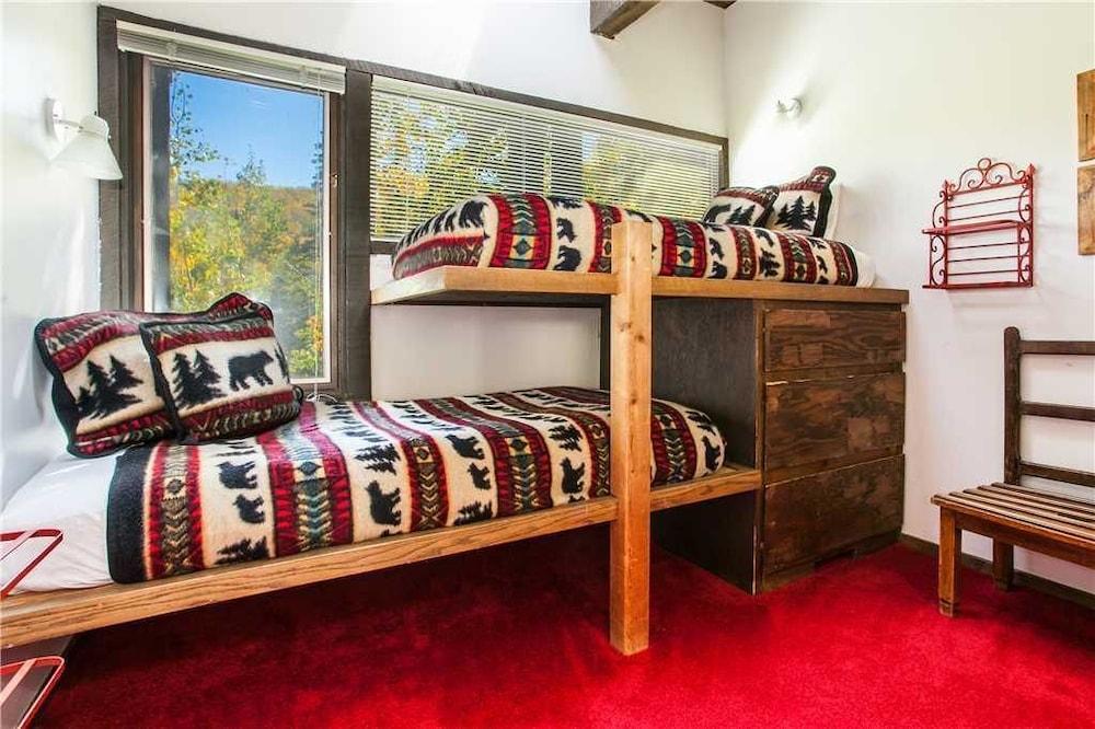 Black Bear Lodge - 5 Bedrooms Home