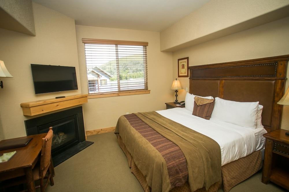 Huge Condo with Stunning Views from Oversized Deck by RedAwning