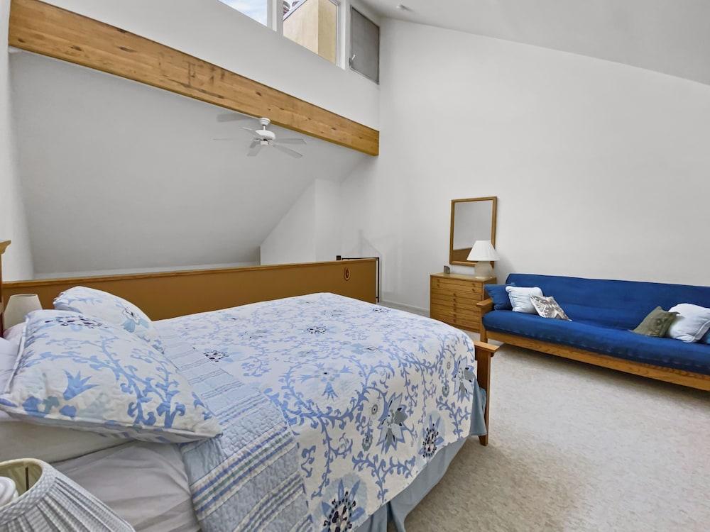 19 Mountainside 2 Bedroom Condo by RedAwning