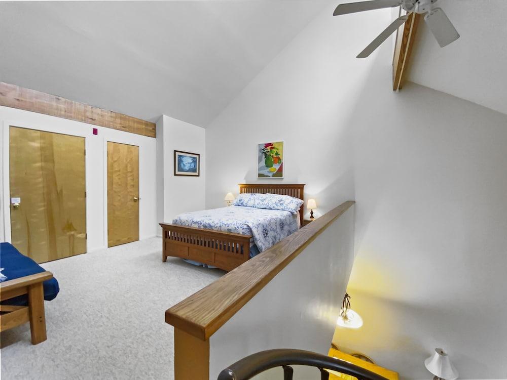 19 Mountainside 2 Bedroom Condo by RedAwning