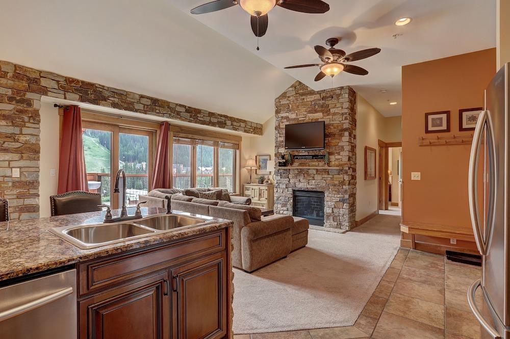 8912 The Springs 3 Bedroom Condo by RedAwning