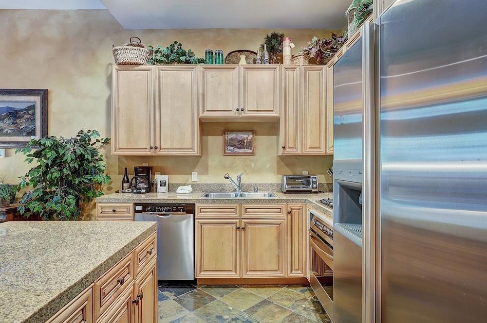 3056 The Timbers 1 Bedroom Condo by RedAwning