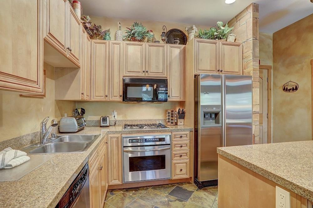 3056 The Timbers 1 Bedroom Condo by RedAwning