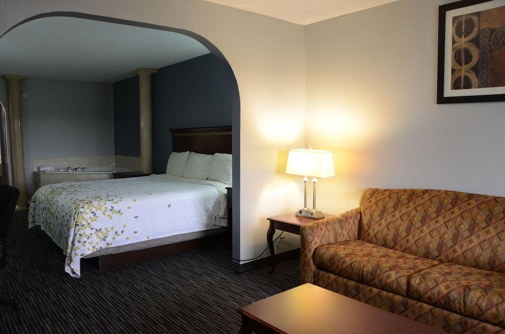 Gateway Inn and Suites