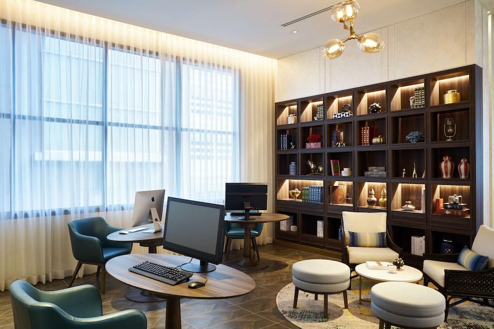 Hyatt Place Bangkok Sukhumvit 24