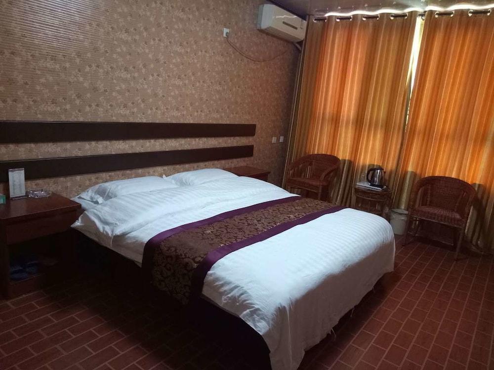 Huayun Business Hotel