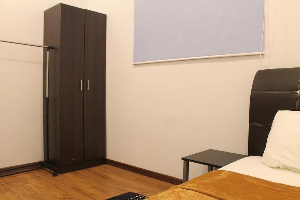 Cozy Crib at 7 Tree Seven Residence