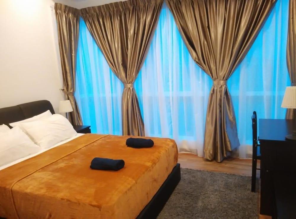 Cozy Crib at 7 Tree Seven Residence