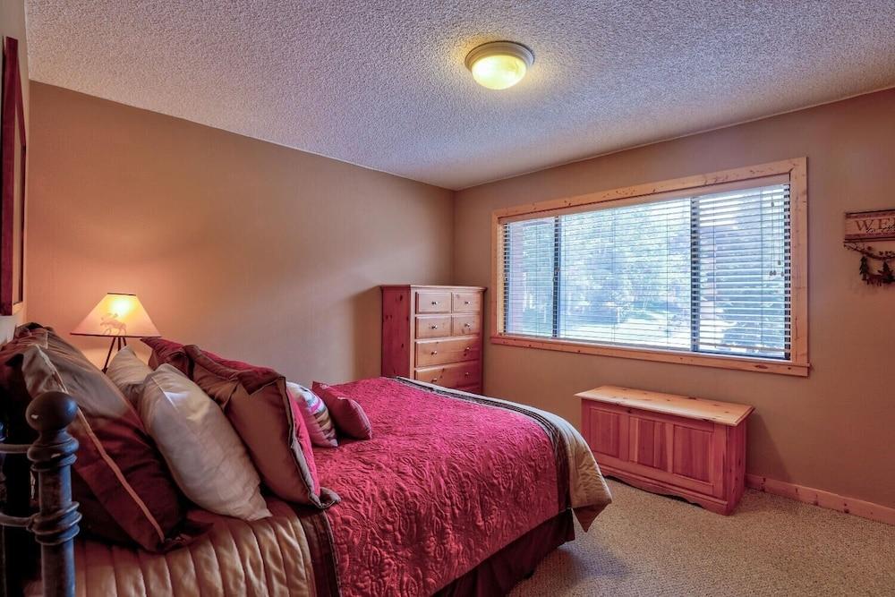 Lagoon  754b 3 Bedroom Townhouse