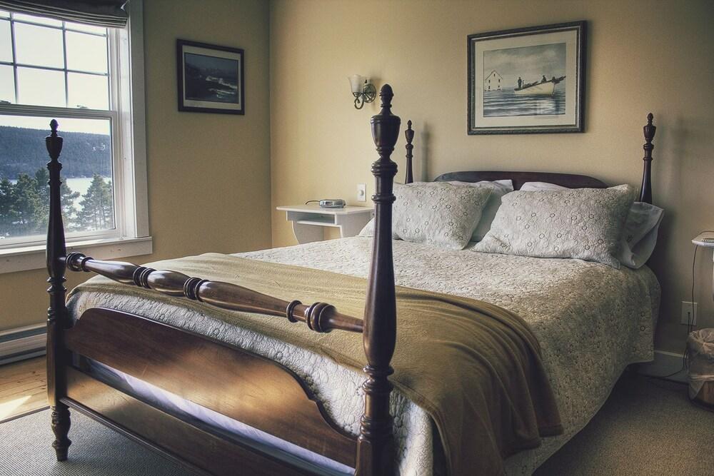 Bread & Cheese Country Inn