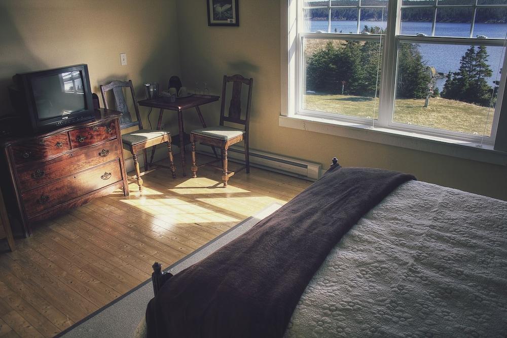 Bread & Cheese Country Inn