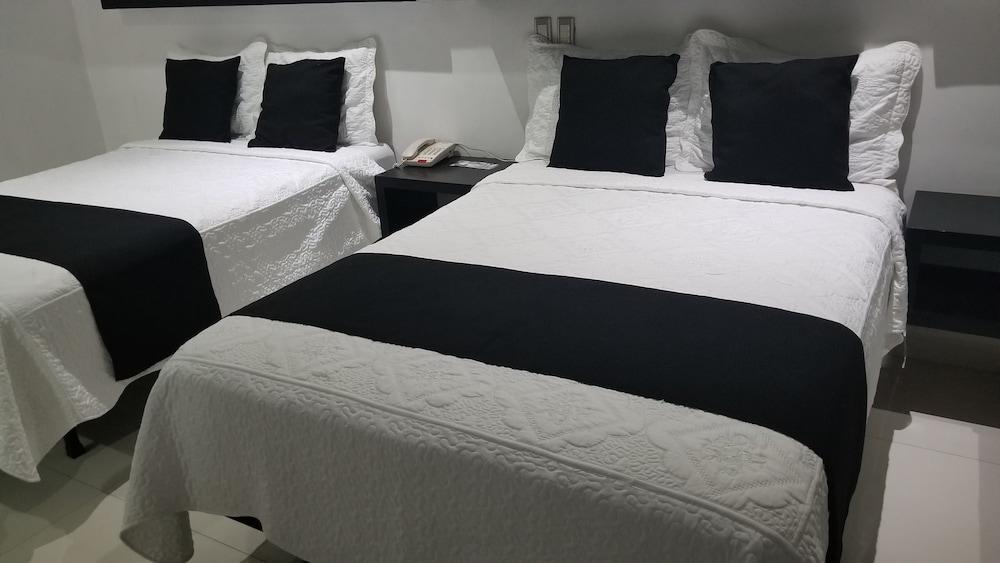 Hotel Dluxe & Suites