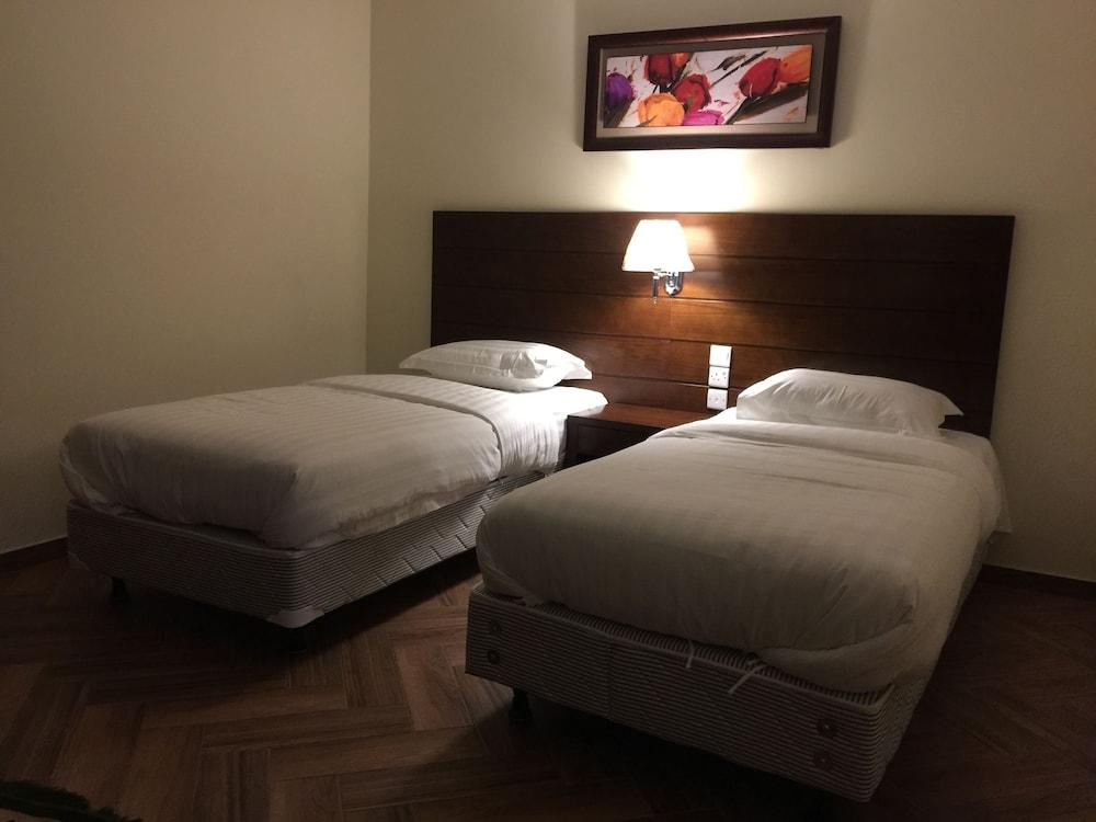 Al Jar Resort - Families Only