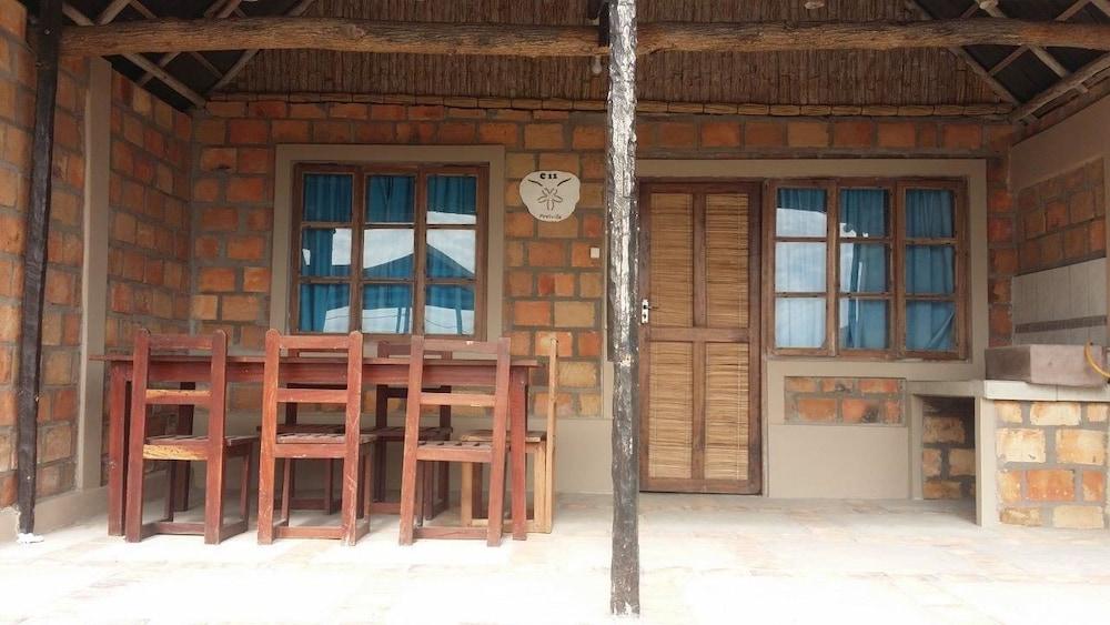 Makolo Bay & Dive Africa