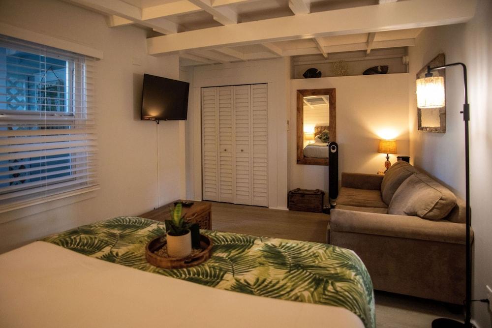 Andrews Inn & Garden Cottages