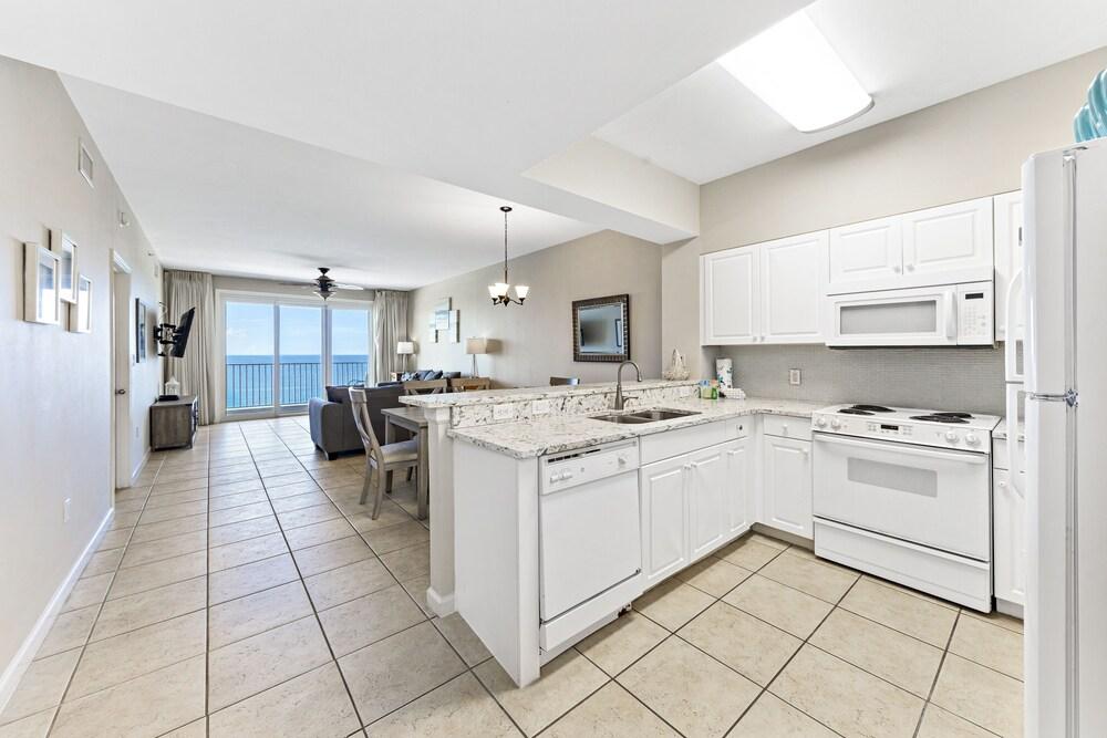 Beachfront Windemere Condos by Hosteeva