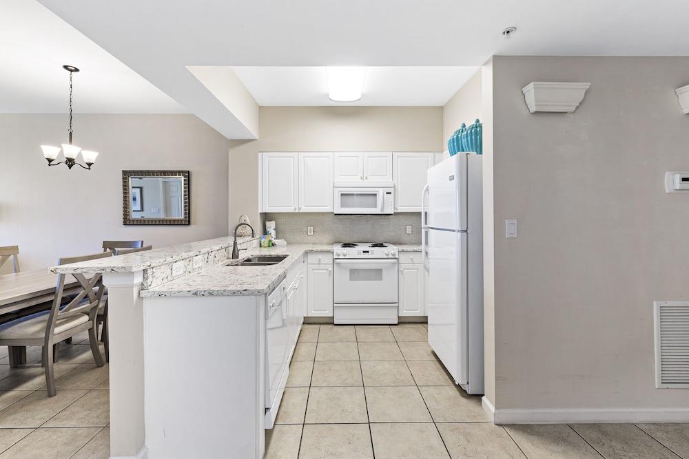 Beachfront Windemere Condos by Hosteeva