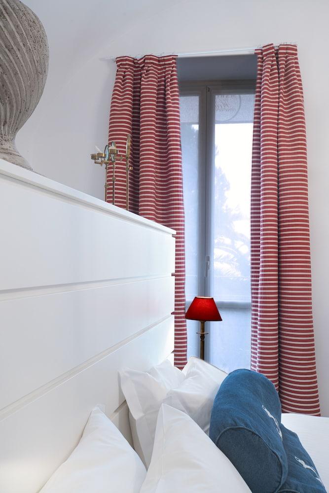 Marina Hotel Charming Rooms