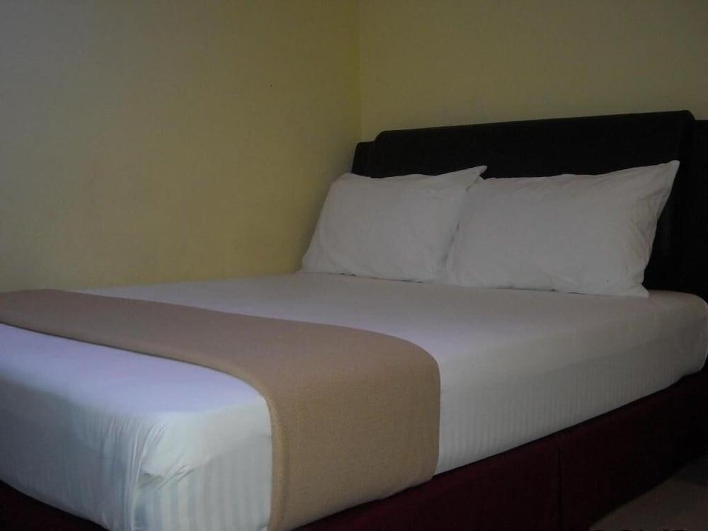 New Wave Hotel Nilai 1