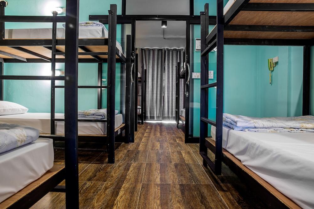 The Guest Hotel - Hostel