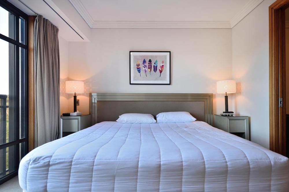 Elegant Apartment With City View