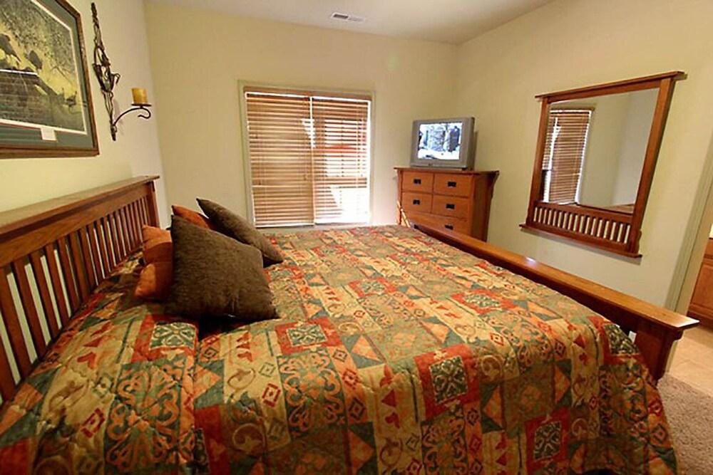 Tranquility Place 3 Bedroom Villa by RedAwning