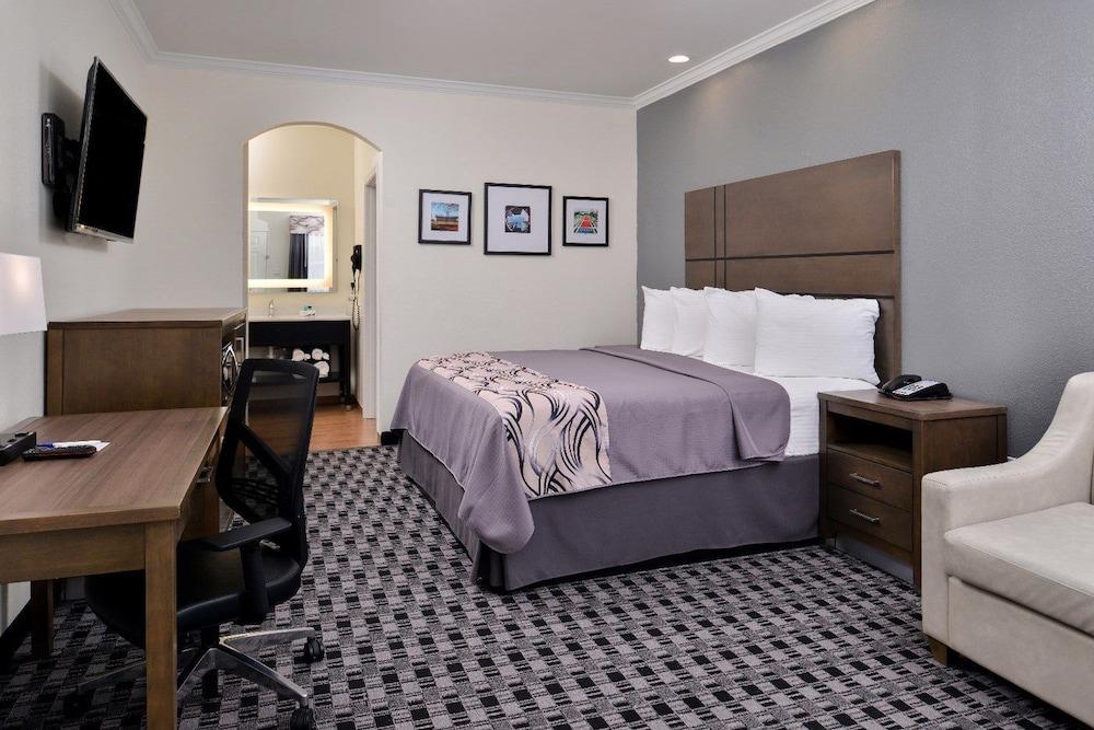 Americas Inn and Suites IAH North