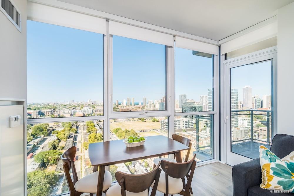Apartment in River North with Balcony