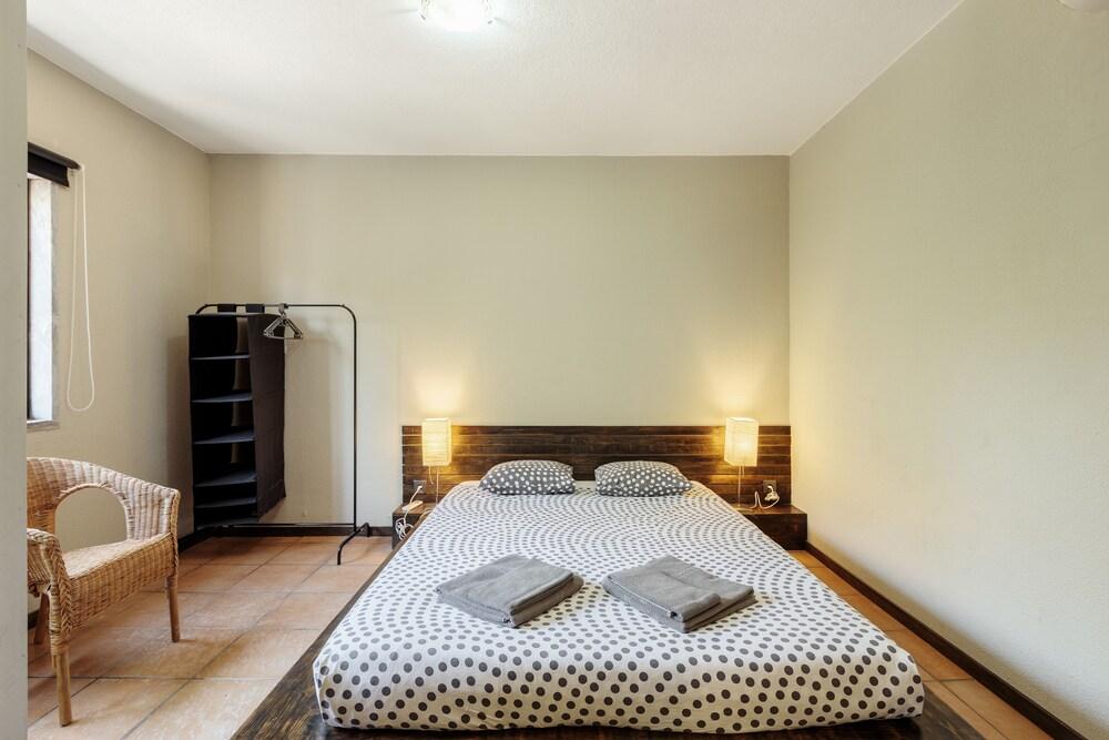 Aroeira Pool House by Lisbon-Coast