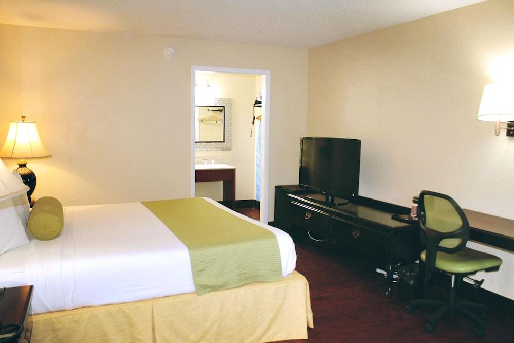 Residence Hub Inn & Suites
