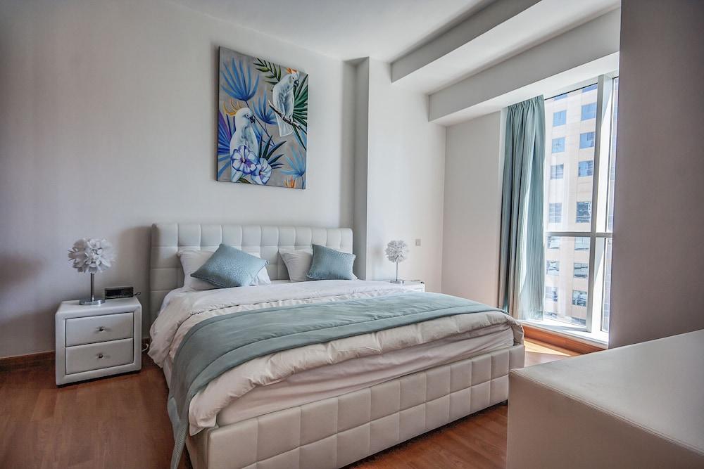 The Waves by Deluxe Holiday Homes