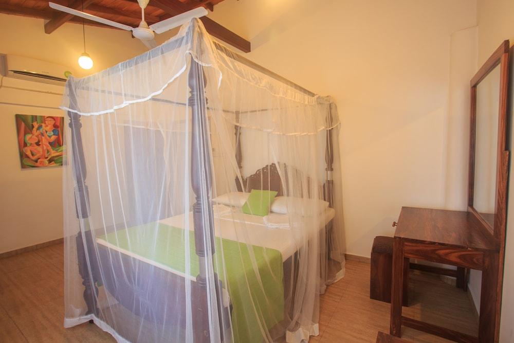 Tharanga Surfing Villa